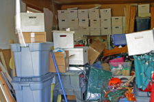 Garage encombré : pourquoi ne pas organiser une vente de garage?